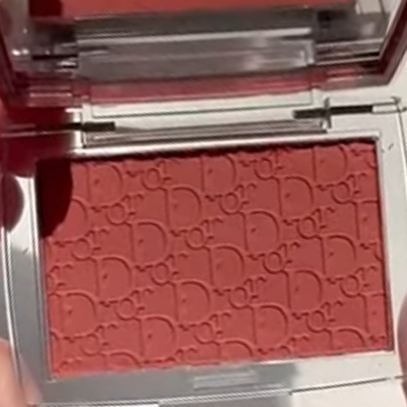 DIOR 💕ROSY GLOW BLUSH 012 ROSEWOOD. BNIB. ONE LEFT - Picture 1 of 6